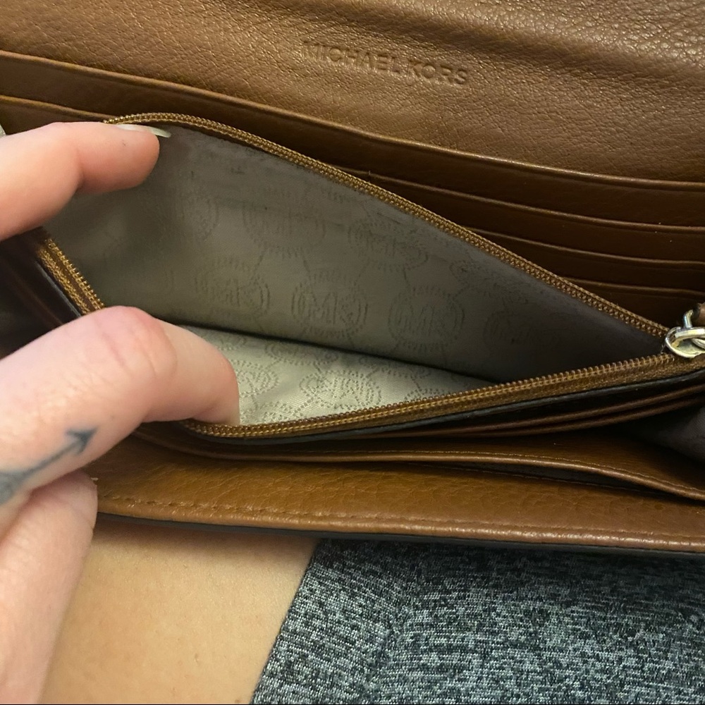 Michael Kors Wallet - Picture 7 of 7